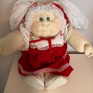 Hand signed 1980 Xavier Roberts cabbage patch doll - collectors item